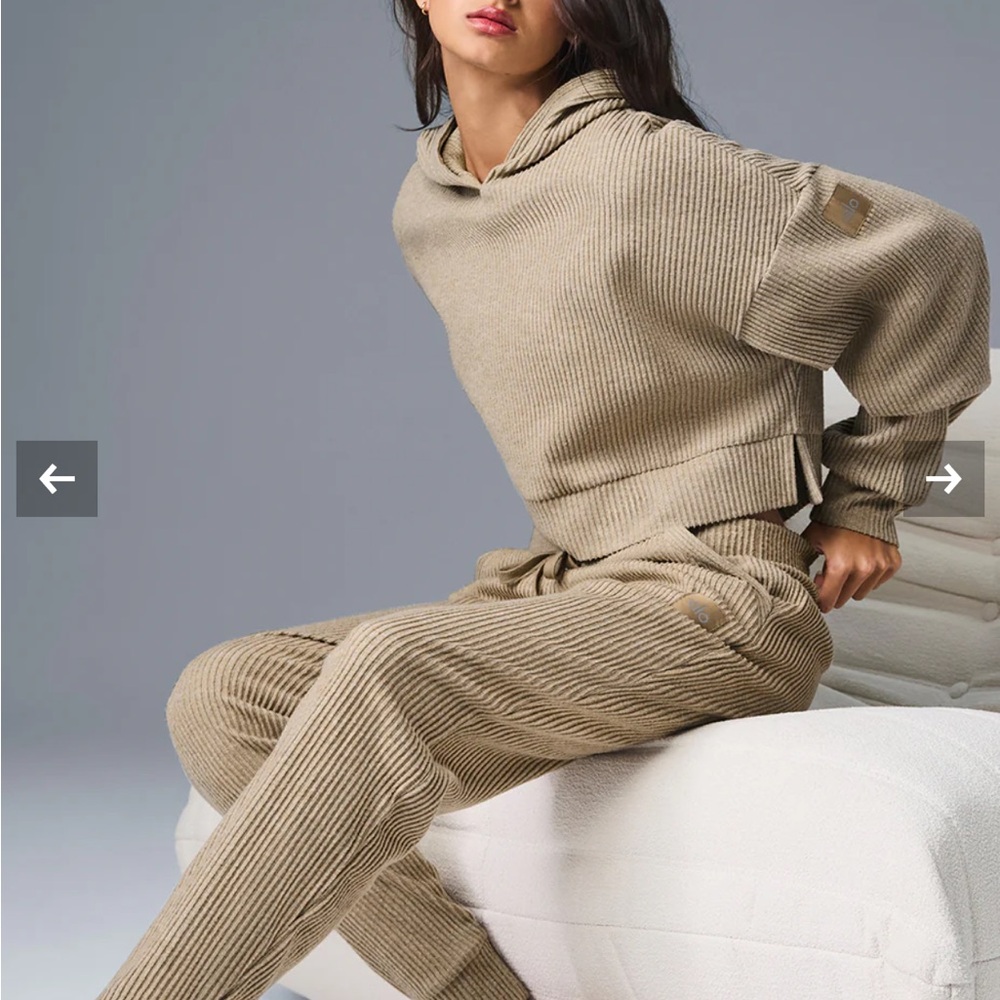 ALO Yoga Tan Ribbed Knit Jogger Set